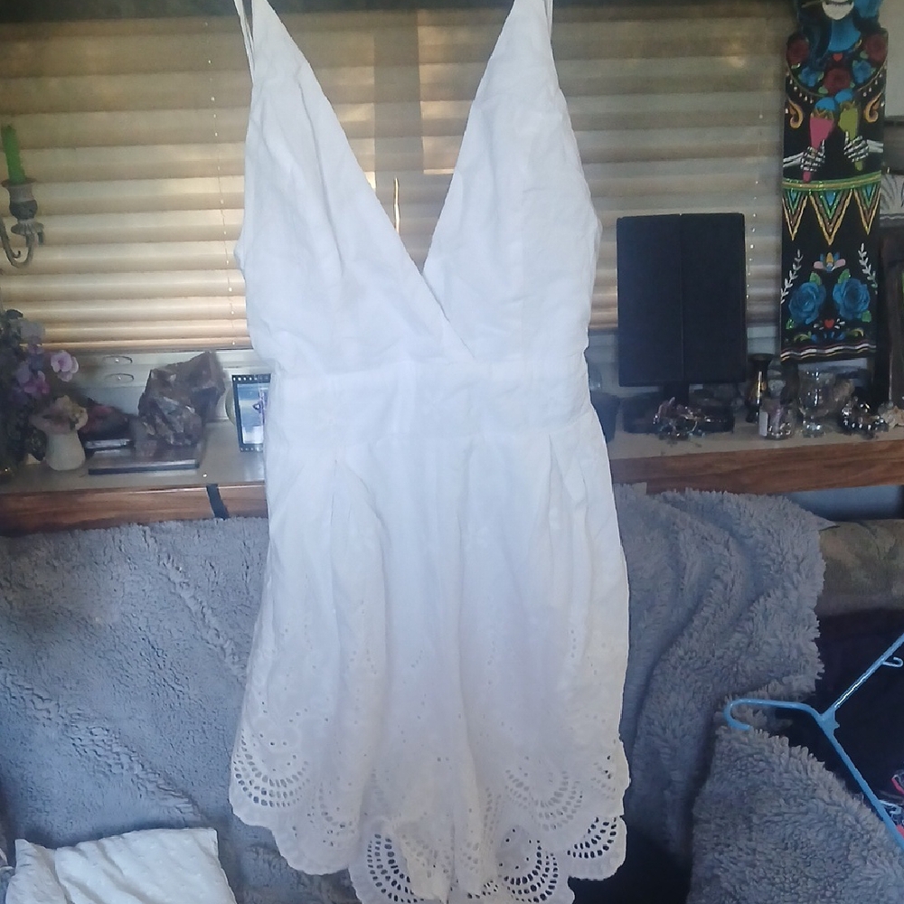 Elegant White Sleeveless Jumpsuit
